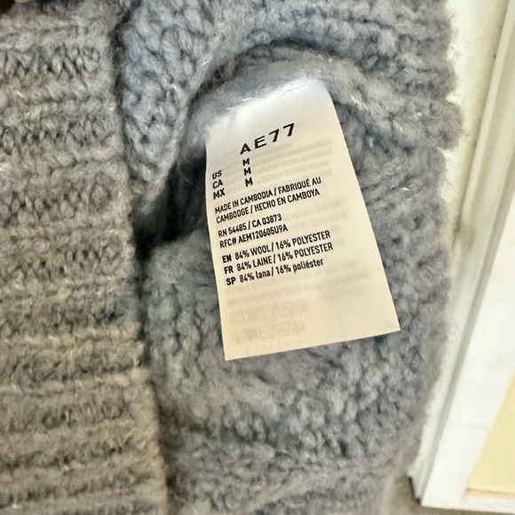 AE 77 American Eagle Powder Blue Cable Knit Wool Sweater Size M - Picture 8 of 9